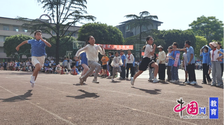 E星体育平台乐山新桥小学：悦享运动活力校园(图2)